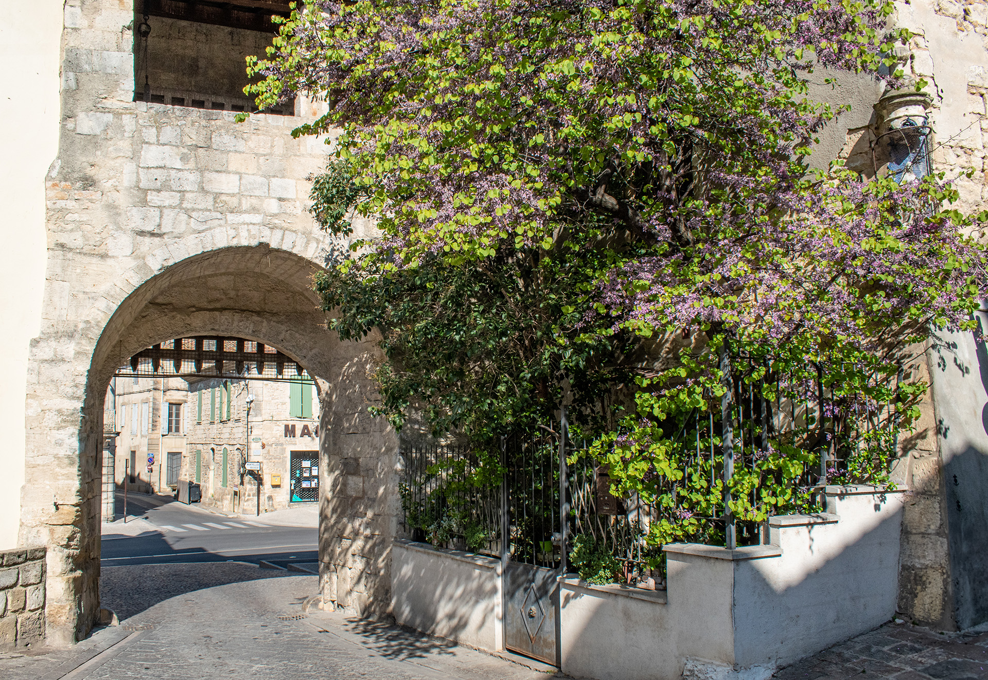 Photo de la porte des Maréchaux à Saint-Gilles dans le département du Gard