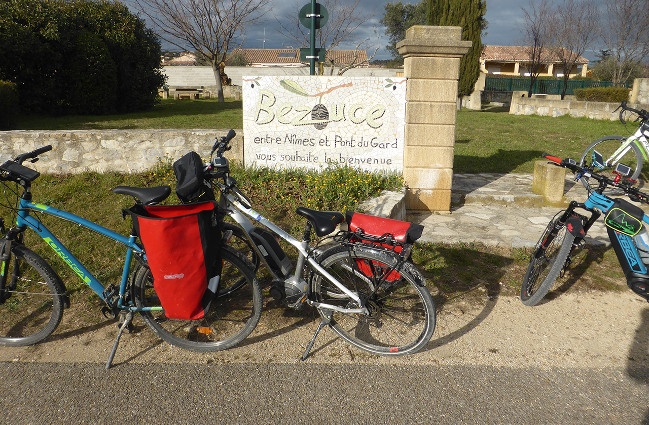 Photo de de vtt garé à Bezouce dans l'agglomération Nîmoise